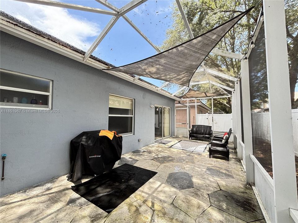 Vendido Recientemente: $499,999 (4 camas, 2 baños, 1515 Pies cuadrados)