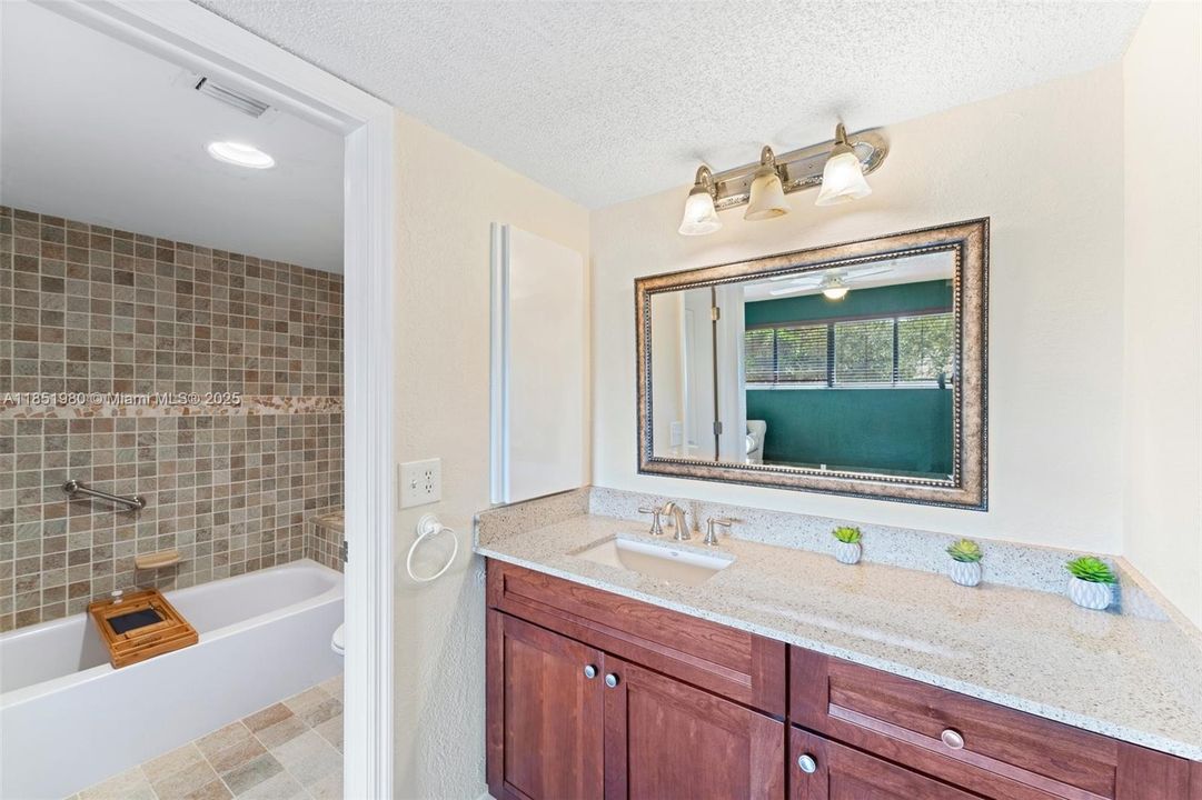 Под контрактом: $3,250 (2 спален, 2 ванн, 1395 Квадратных фут)