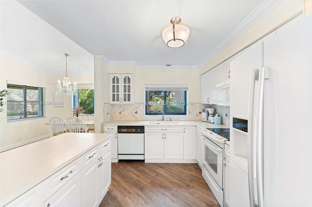 Под контрактом: $3,250 (2 спален, 2 ванн, 1395 Квадратных фут)