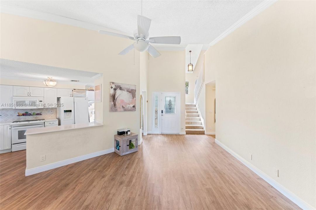 Под контрактом: $3,250 (2 спален, 2 ванн, 1395 Квадратных фут)