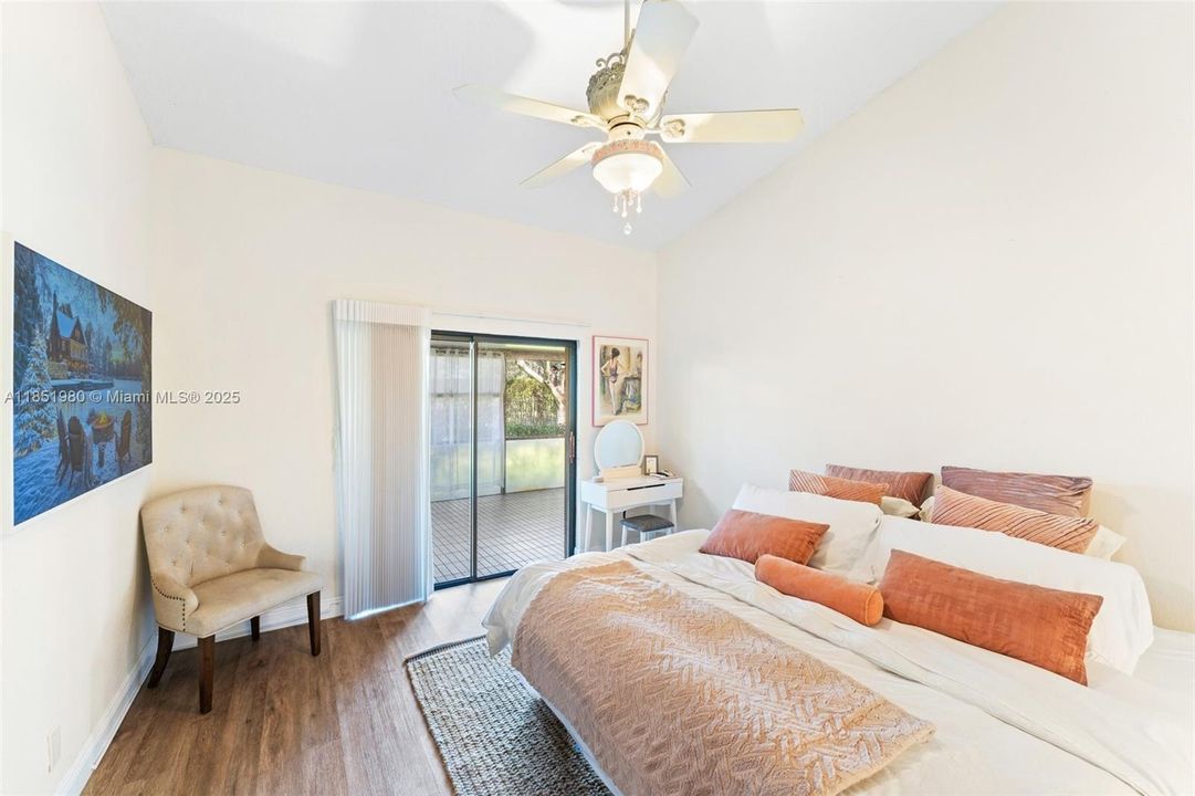 Под контрактом: $3,250 (2 спален, 2 ванн, 1395 Квадратных фут)