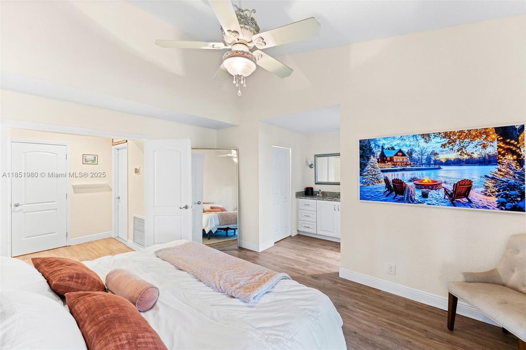 Под контрактом: $3,250 (2 спален, 2 ванн, 1395 Квадратных фут)