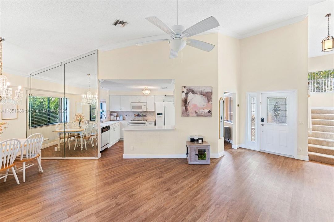 Под контрактом: $3,250 (2 спален, 2 ванн, 1395 Квадратных фут)