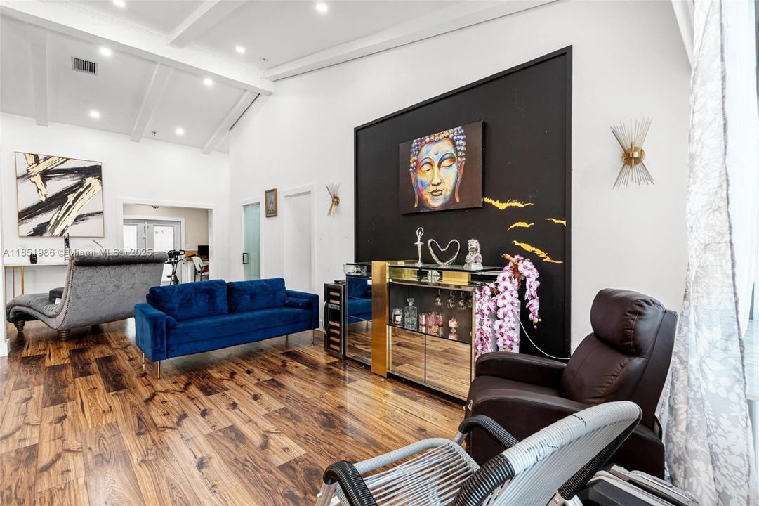 На продажу: $1,080,000 (5 спален, 4 ванн, 2083 Квадратных фут)