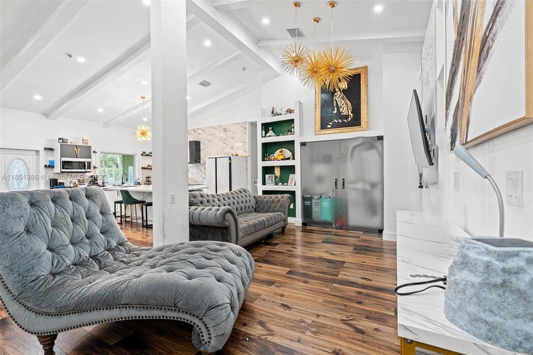 На продажу: $1,080,000 (5 спален, 4 ванн, 2083 Квадратных фут)