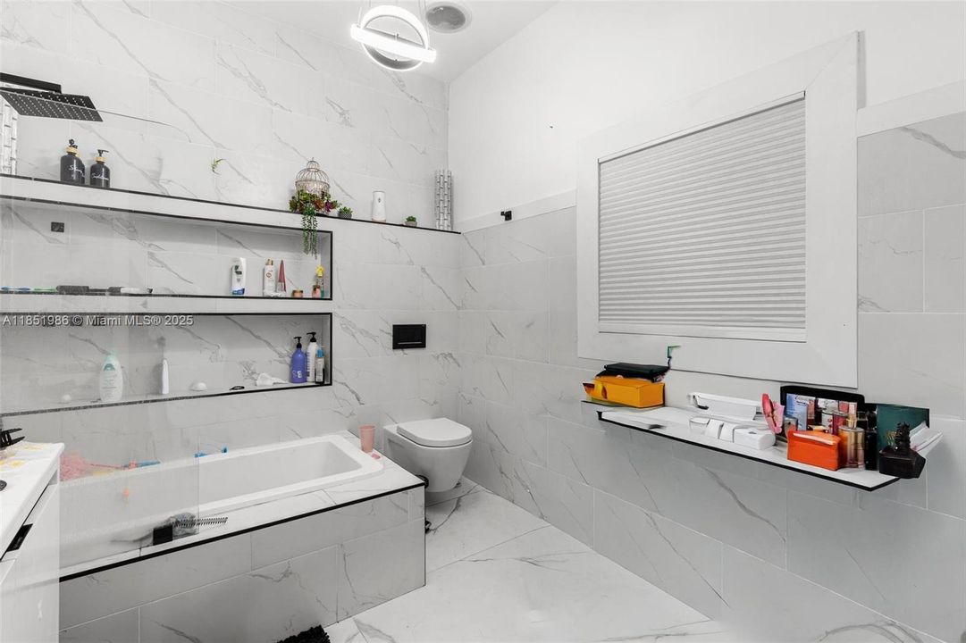 На продажу: $1,080,000 (5 спален, 4 ванн, 2083 Квадратных фут)