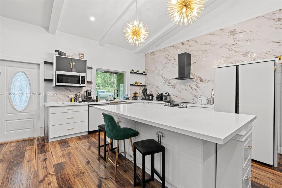 На продажу: $1,080,000 (5 спален, 4 ванн, 2083 Квадратных фут)