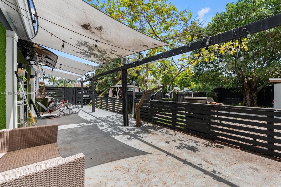 На продажу: $1,080,000 (5 спален, 4 ванн, 2083 Квадратных фут)