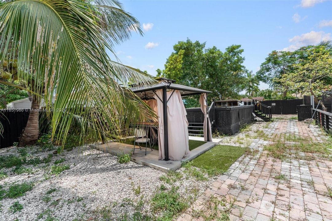 На продажу: $1,080,000 (5 спален, 4 ванн, 2083 Квадратных фут)