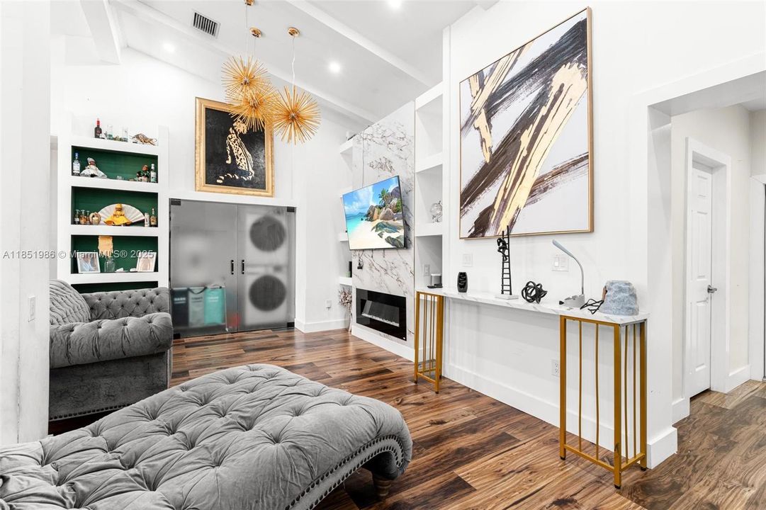 На продажу: $1,080,000 (5 спален, 4 ванн, 2083 Квадратных фут)