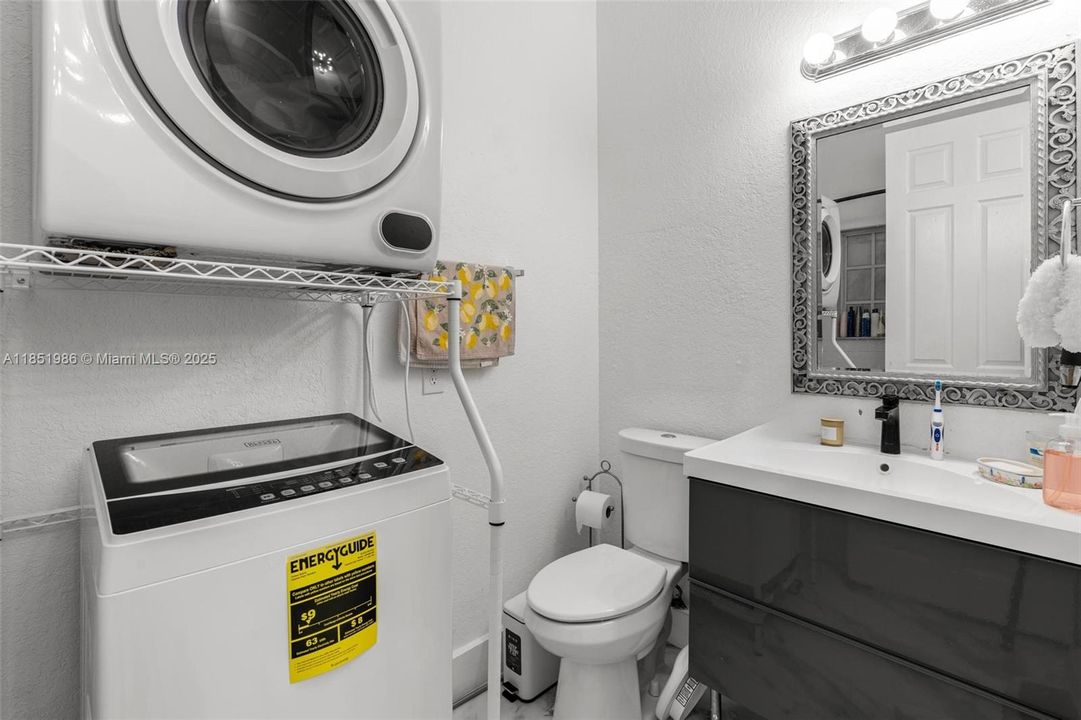 На продажу: $1,080,000 (5 спален, 4 ванн, 2083 Квадратных фут)