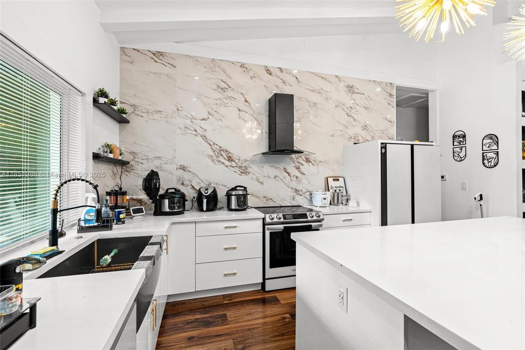 На продажу: $1,080,000 (5 спален, 4 ванн, 2083 Квадратных фут)