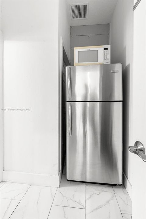 На продажу: $1,080,000 (5 спален, 4 ванн, 2083 Квадратных фут)