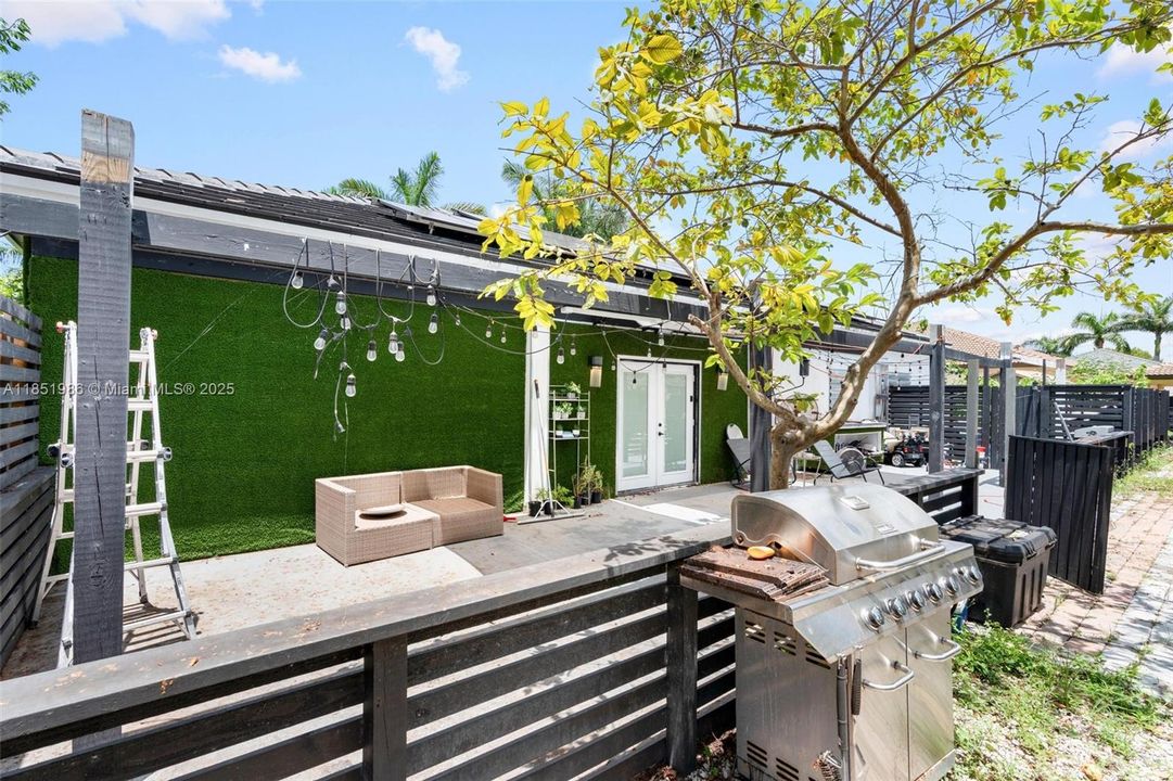 На продажу: $1,080,000 (5 спален, 4 ванн, 2083 Квадратных фут)