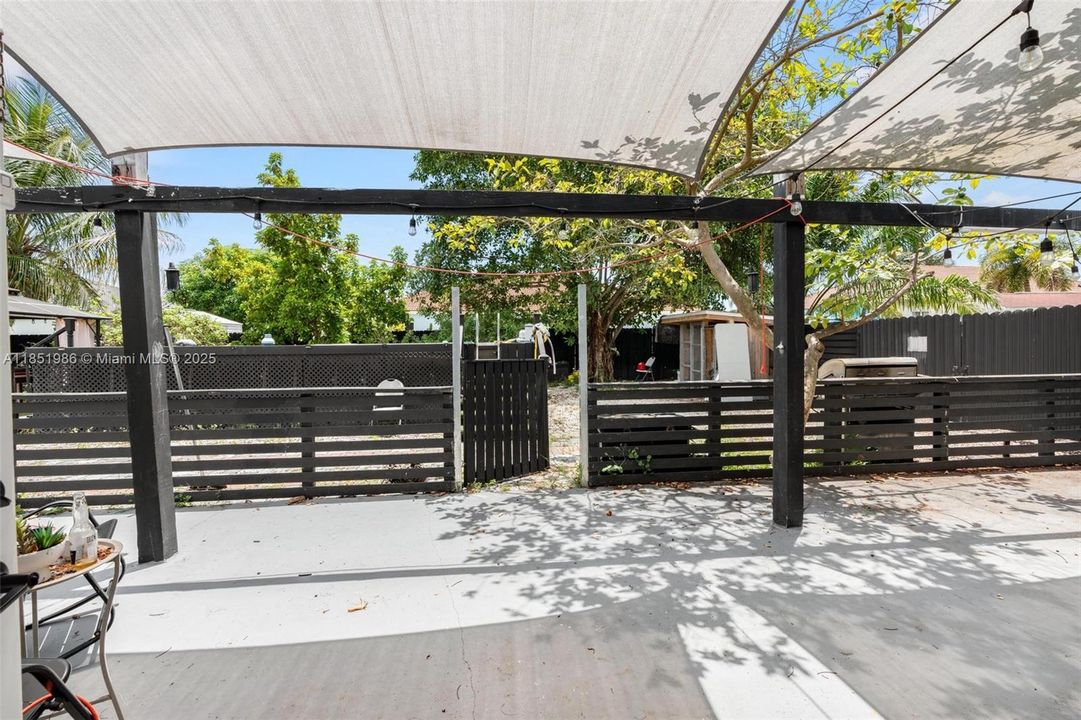 На продажу: $1,080,000 (5 спален, 4 ванн, 2083 Квадратных фут)