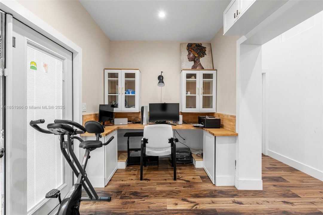 На продажу: $1,080,000 (5 спален, 4 ванн, 2083 Квадратных фут)