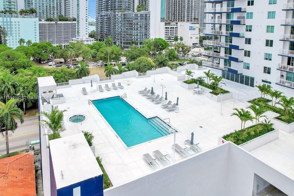 En Venta: $410,000 (2 camas, 1 baños, 1171 Pies cuadrados)