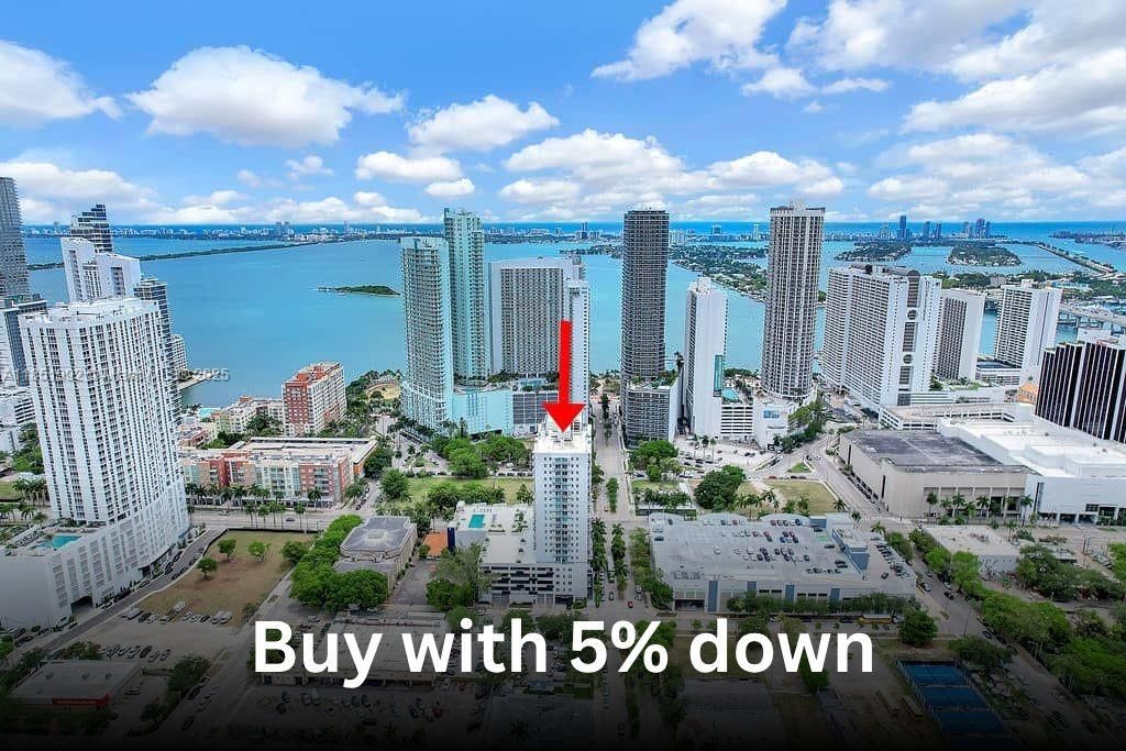 Prime location in the heart of Downtown Miami—steps from Bayside Marketplace, Margaret Pace Park, and the Bayfront. Enjoy skyline views and proximity to Brickell, Edgewater, and the Arts District.
