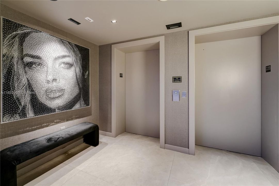 最近售出: $2,990,000 (4 贝兹, 4 浴室, 3620 平方英尺)