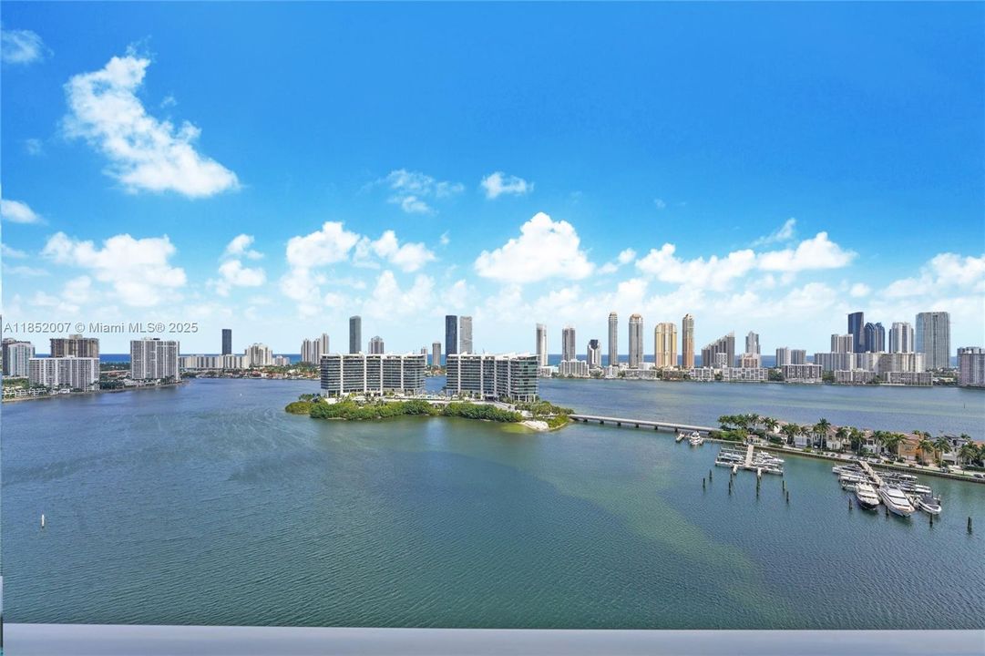 最近售出: $2,990,000 (4 贝兹, 4 浴室, 3620 平方英尺)