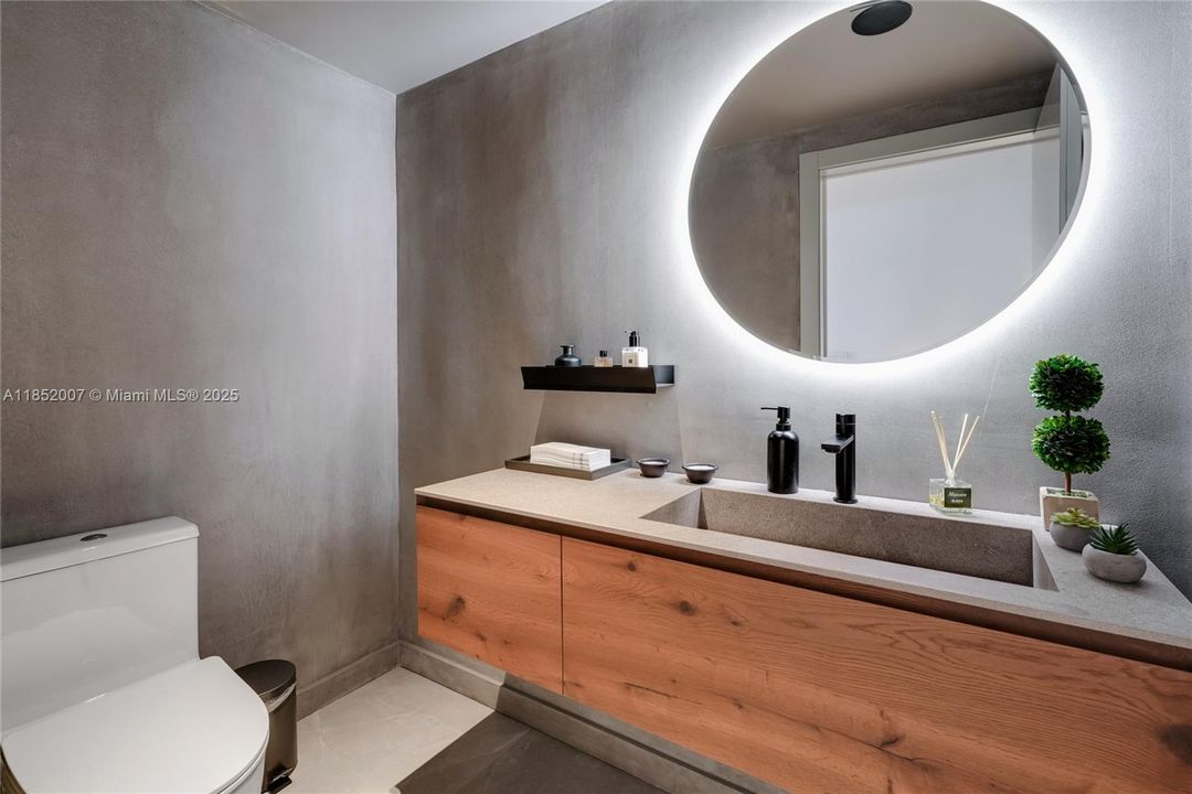 最近售出: $2,990,000 (4 贝兹, 4 浴室, 3620 平方英尺)