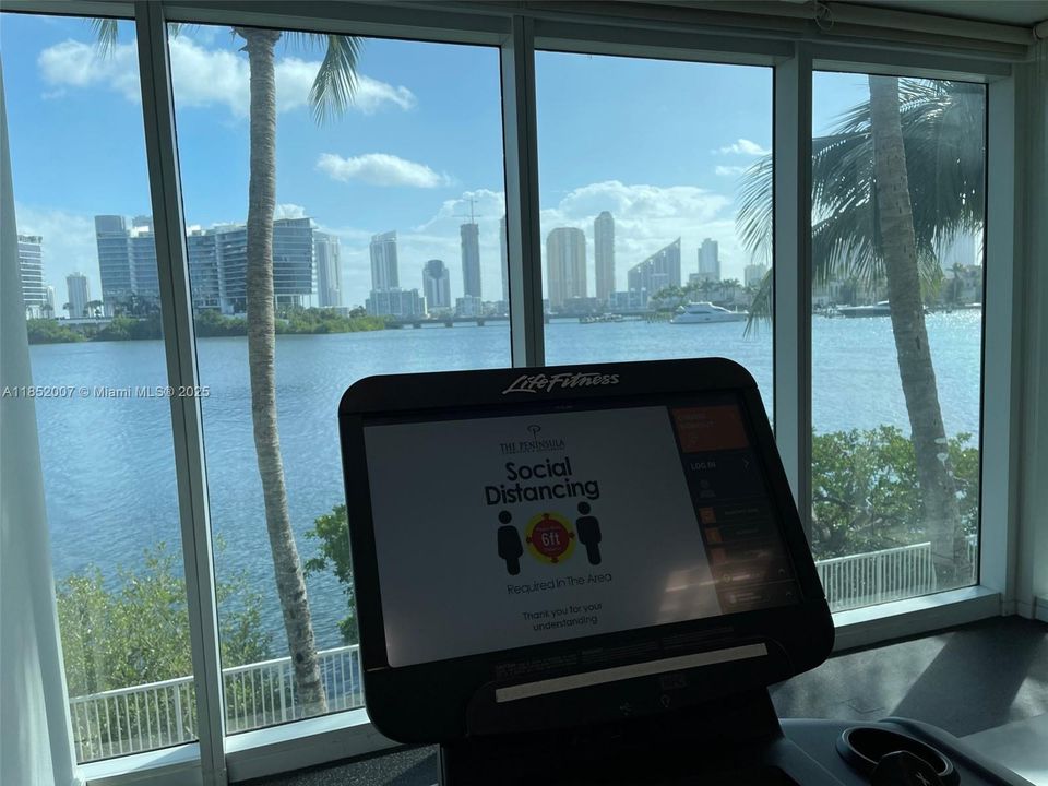 最近售出: $2,990,000 (4 贝兹, 4 浴室, 3620 平方英尺)