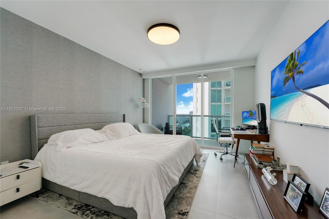 最近售出: $2,990,000 (4 贝兹, 4 浴室, 3620 平方英尺)