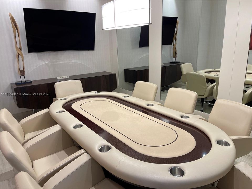 最近售出: $2,990,000 (4 贝兹, 4 浴室, 3620 平方英尺)