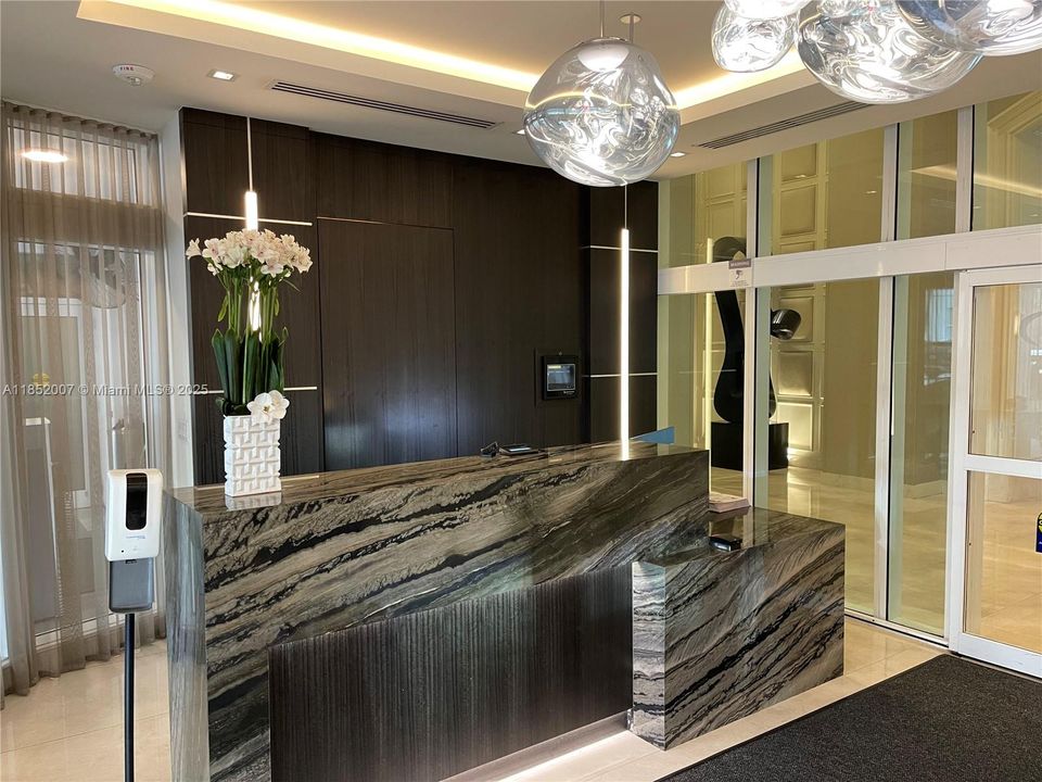 最近售出: $2,990,000 (4 贝兹, 4 浴室, 3620 平方英尺)