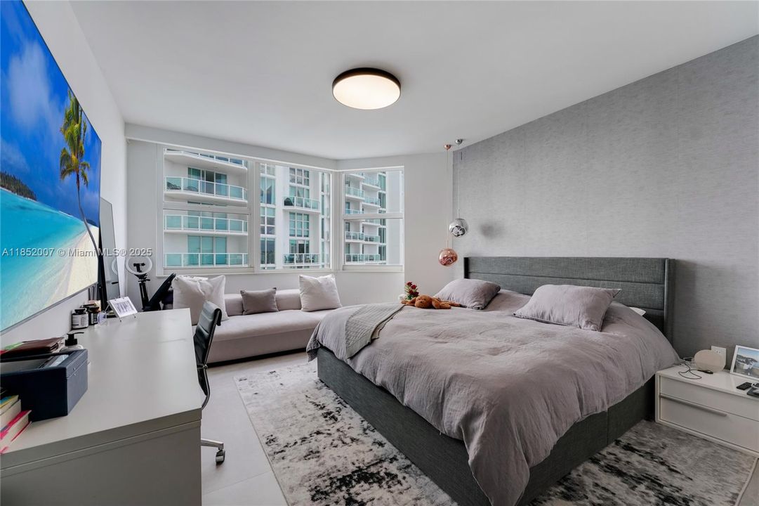 最近售出: $2,990,000 (4 贝兹, 4 浴室, 3620 平方英尺)