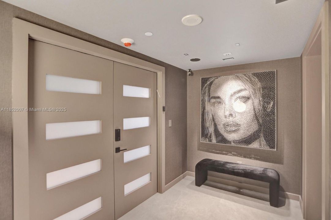 最近售出: $2,990,000 (4 贝兹, 4 浴室, 3620 平方英尺)