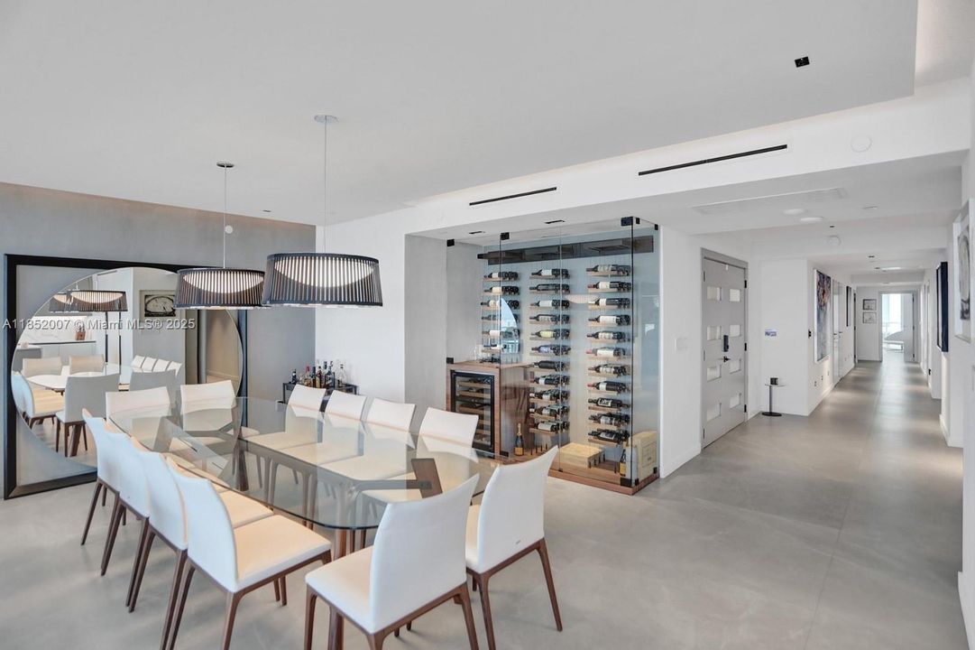 最近售出: $2,990,000 (4 贝兹, 4 浴室, 3620 平方英尺)