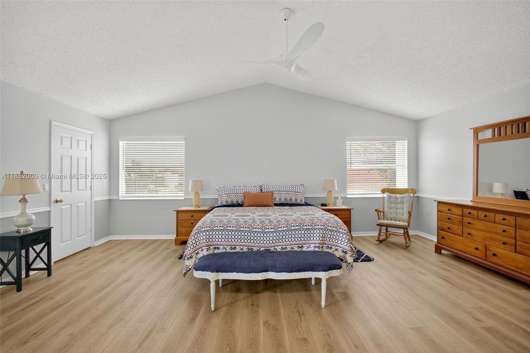 Large primary ensuite with vaulted ceilings