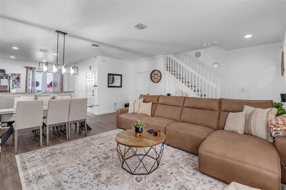 En Venta: $519,999 (3 camas, 2 baños, 1608 Pies cuadrados)