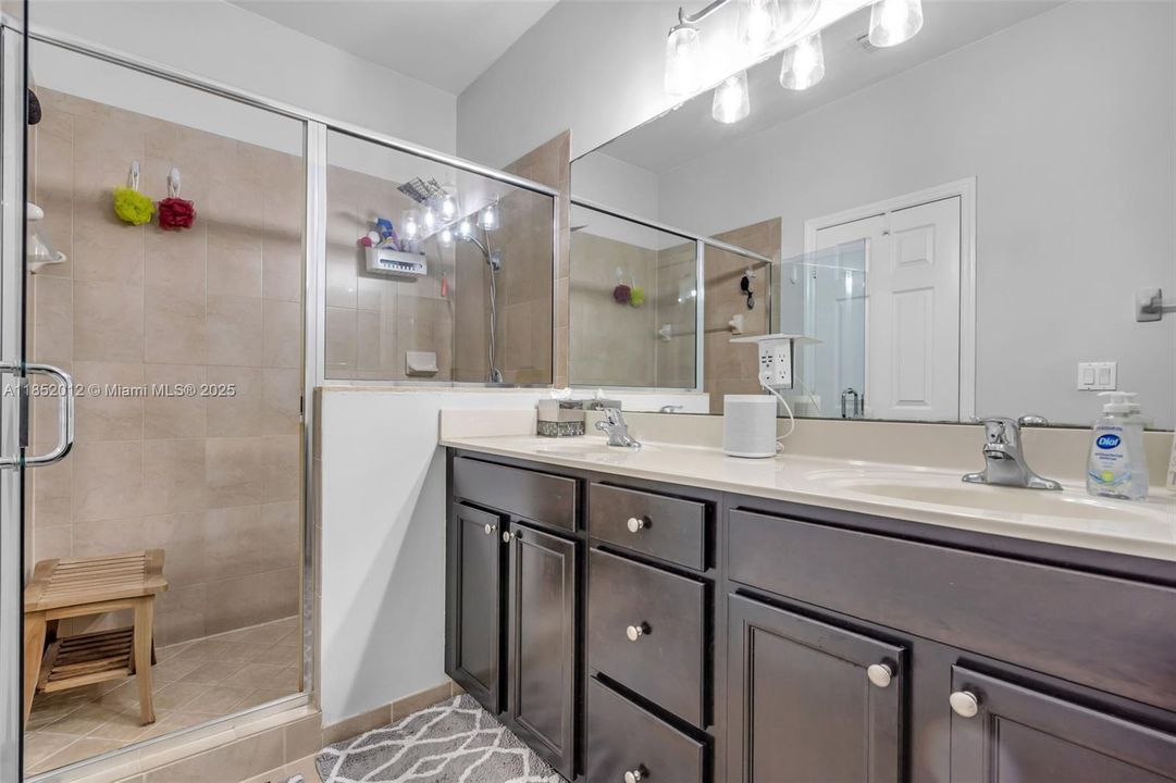 En Venta: $519,999 (3 camas, 2 baños, 1608 Pies cuadrados)