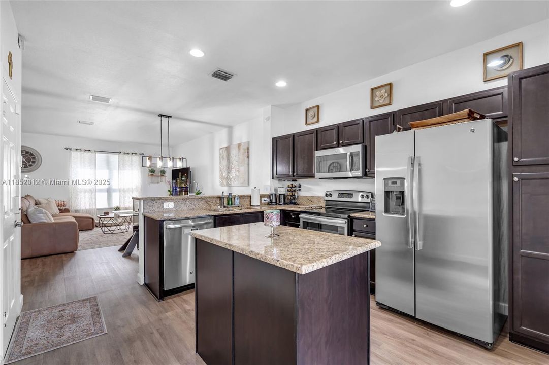 En Venta: $519,999 (3 camas, 2 baños, 1608 Pies cuadrados)