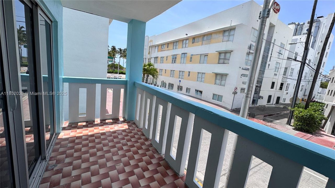 Recently Sold: $525,000 (2 beds, 2 baths, 940 Square Feet)