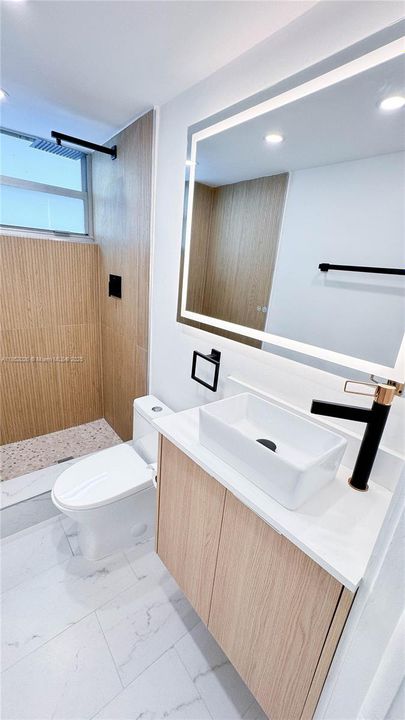 Recently Sold: $525,000 (2 beds, 2 baths, 940 Square Feet)