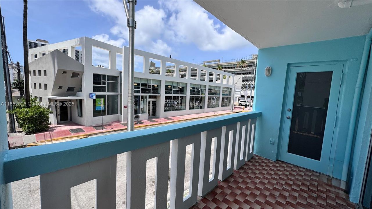 Recently Sold: $525,000 (2 beds, 2 baths, 940 Square Feet)