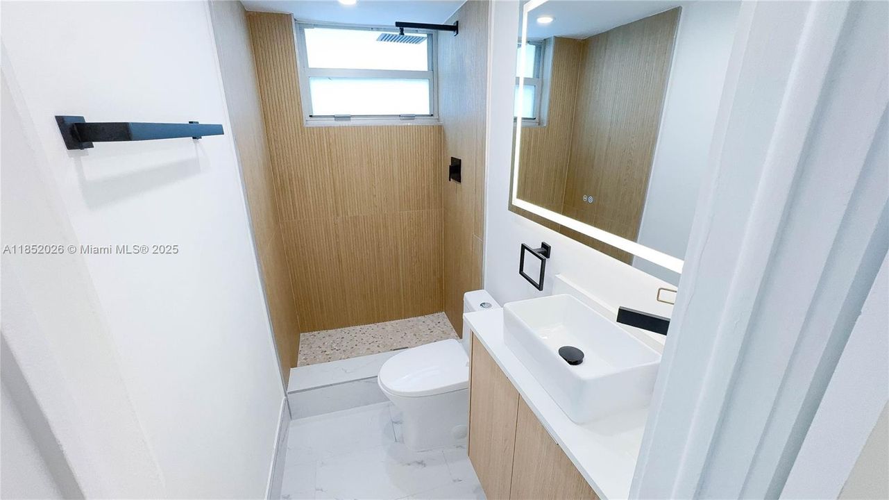 Recently Sold: $525,000 (2 beds, 2 baths, 940 Square Feet)