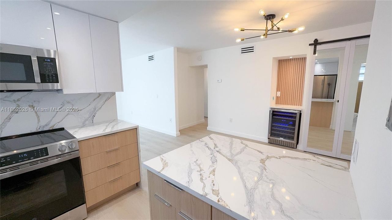 Recently Sold: $525,000 (2 beds, 2 baths, 940 Square Feet)