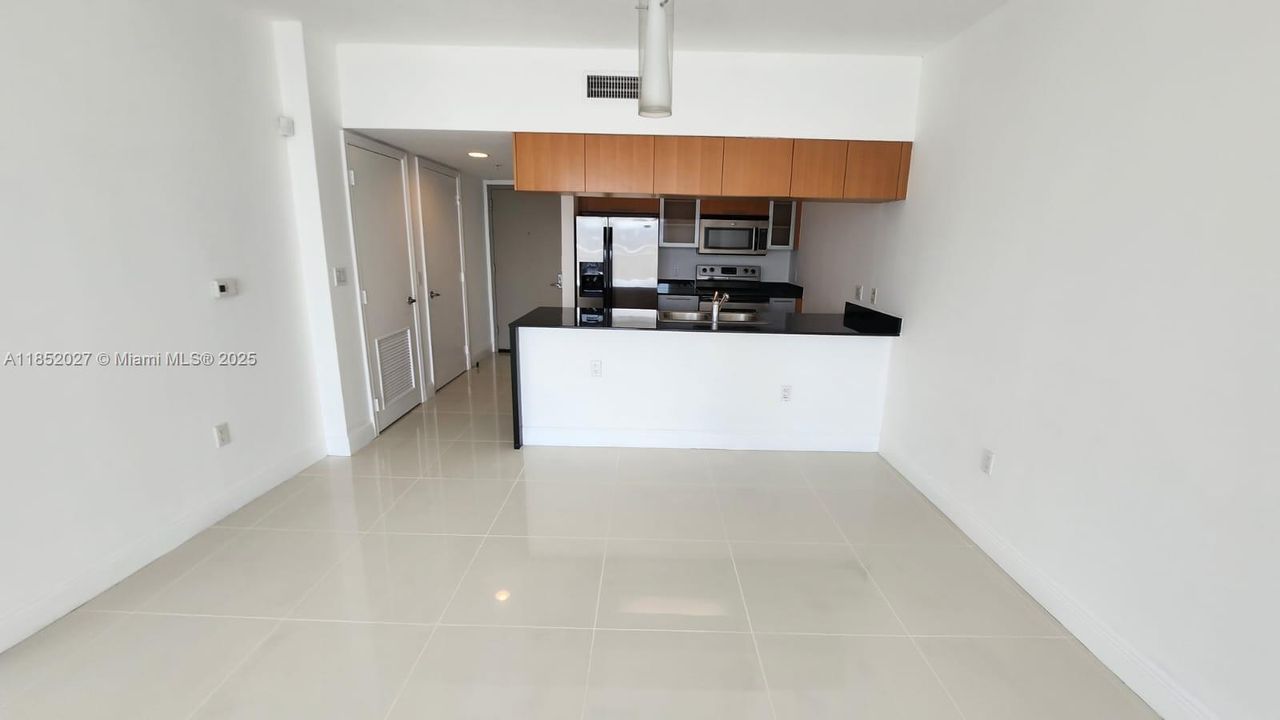 На продажу: $335,000 (1 спален, 1 ванн, 821 Квадратных фут)