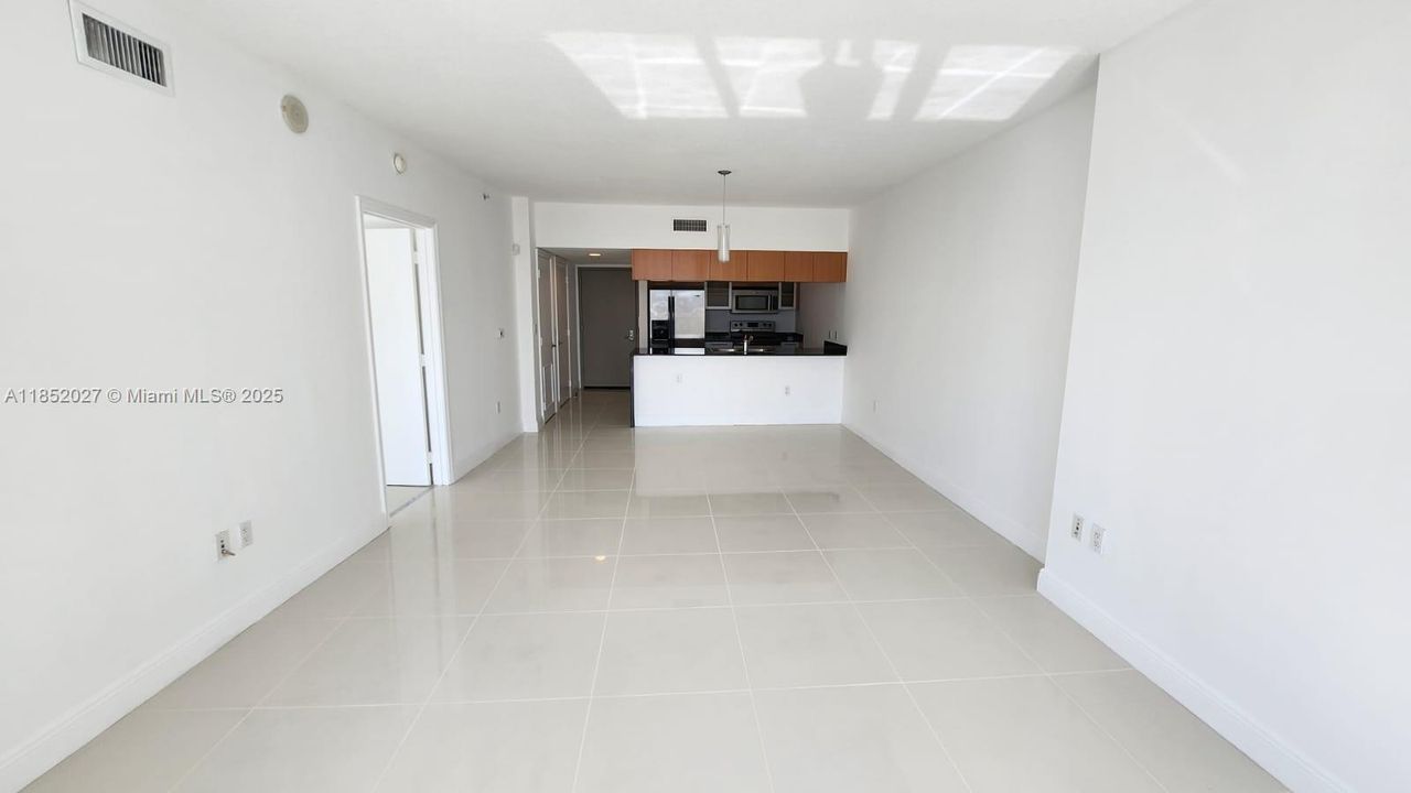 На продажу: $335,000 (1 спален, 1 ванн, 821 Квадратных фут)