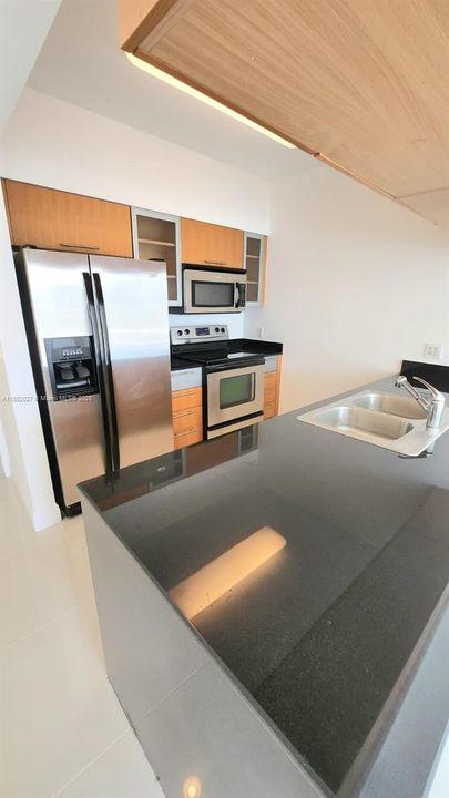 На продажу: $335,000 (1 спален, 1 ванн, 821 Квадратных фут)