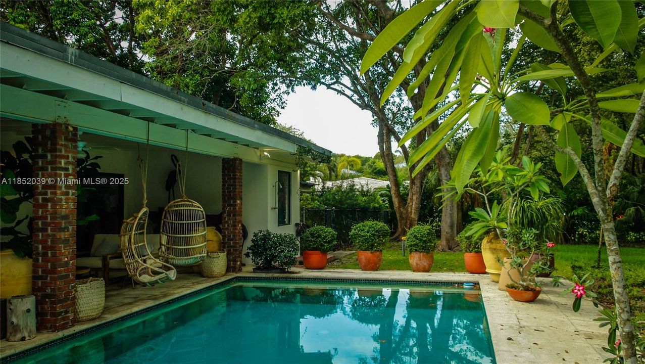 出租: $18,000 (4 贝兹, 4 浴室, 3012 平方英尺)