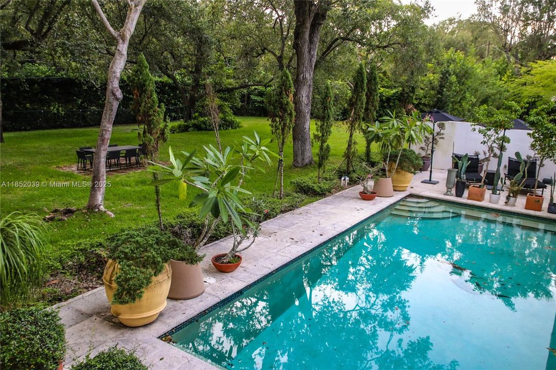 出租: $18,000 (4 贝兹, 4 浴室, 3012 平方英尺)