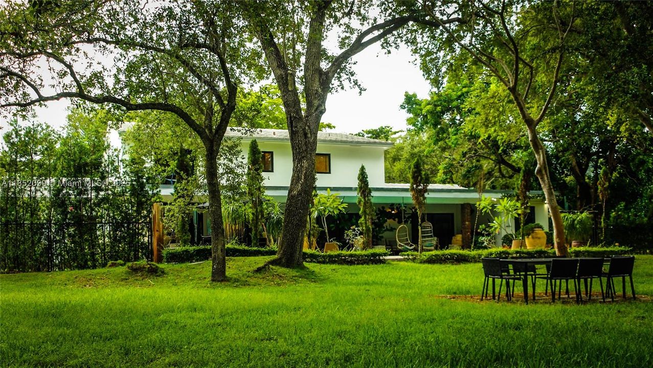 出租: $18,000 (4 贝兹, 4 浴室, 3012 平方英尺)