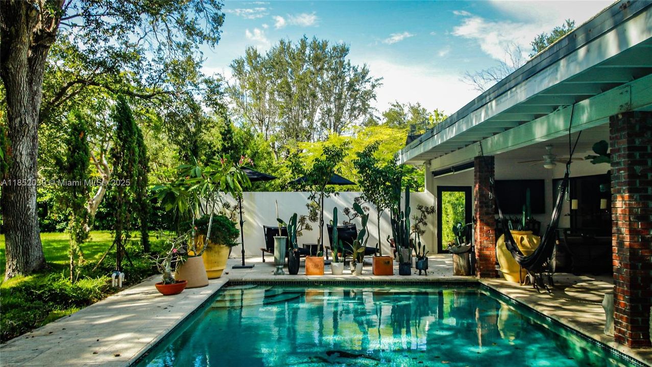 出租: $18,000 (4 贝兹, 4 浴室, 3012 平方英尺)