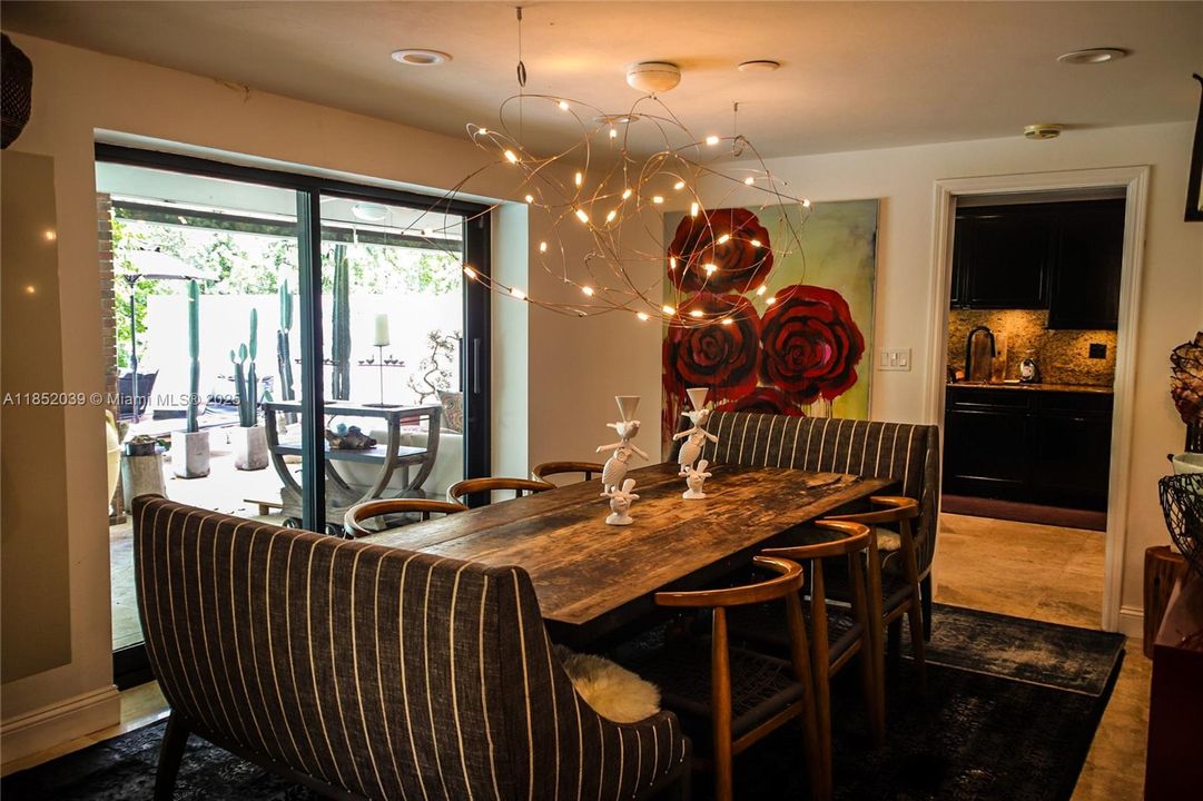 出租: $18,000 (4 贝兹, 4 浴室, 3012 平方英尺)