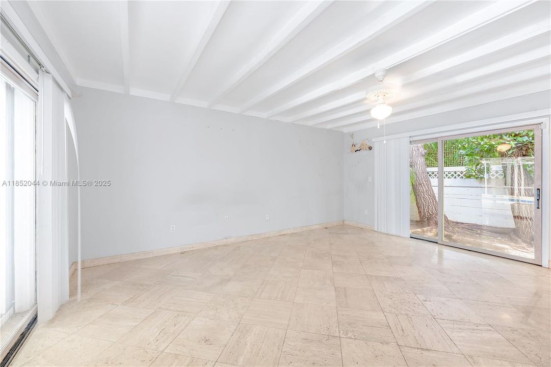 Recently Sold: $3,799,000 (3 beds, 3 baths, 2522 Square Feet)